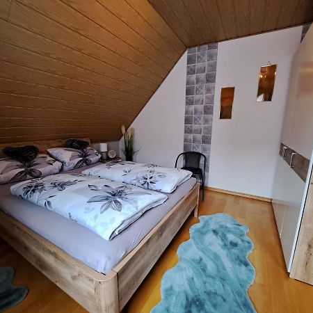 Ferienwohnung Sonja Mit Garten Und Freisitz Steinwiesen Exterior foto